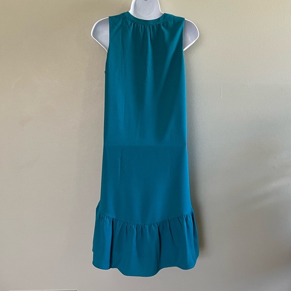Charles Henry Drop Waist Ruffle Hem Sleeveless Shift Dress in Mediterranean NWT - Picture 4 of 5